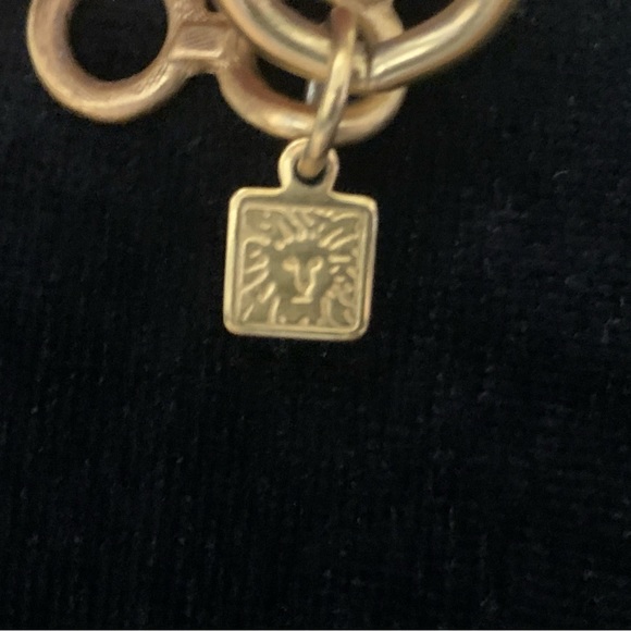 ♥️ Vintage Signed Anne Klein gold toned necklace with toggle closure. - Picture 4 of 5